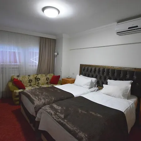 Palace Point Hotel 2*