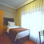 Palace Point Hotel