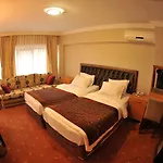 Palace Point Hotel