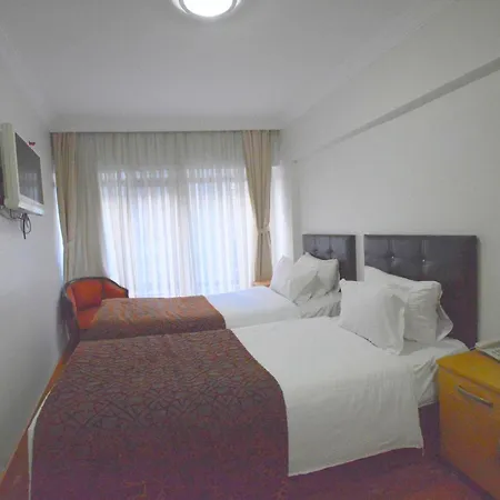Palace Point 2*