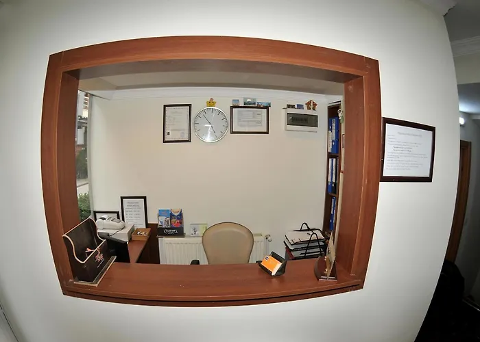 Palace Point Отель