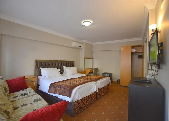 Palace Point Отель