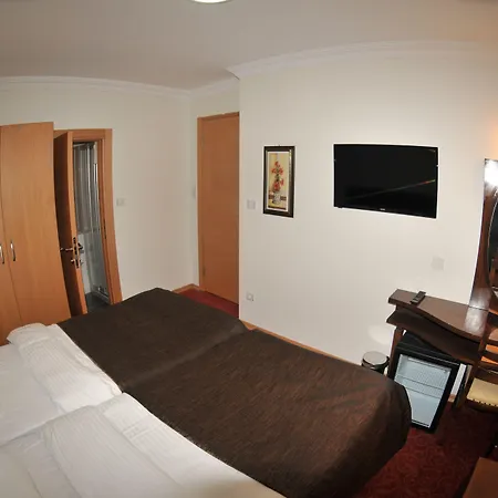 Palace Point 2*