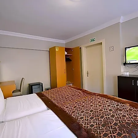 Palace Point Hotel