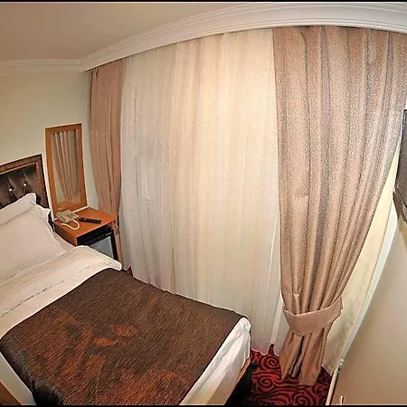 Palace Point Hotel