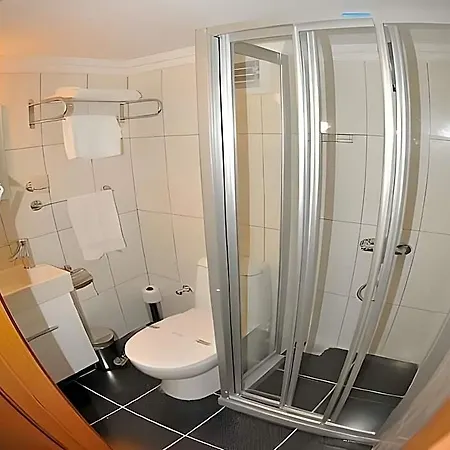 Palace Point Hotel 2*