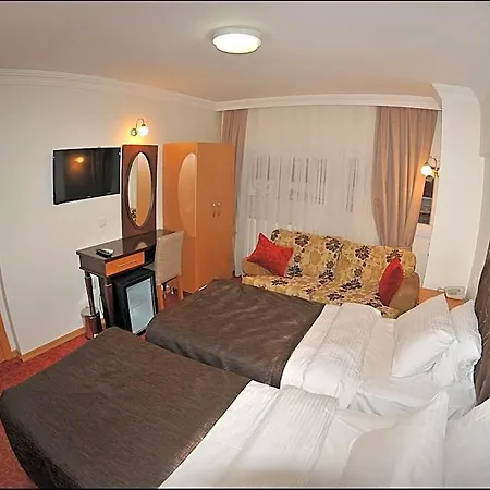Palace Point 2*