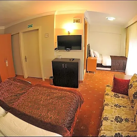 Palace Point Hotel 2*