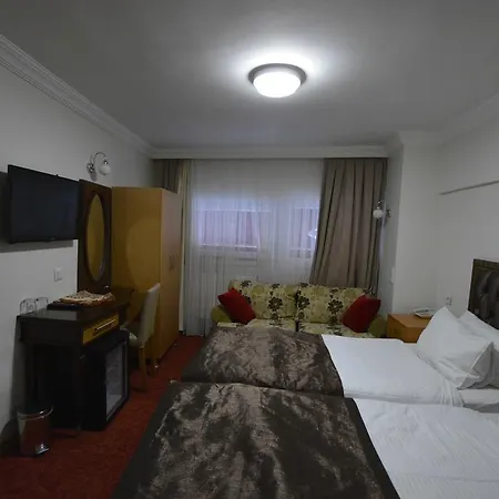 Palace Point Hotel 2*