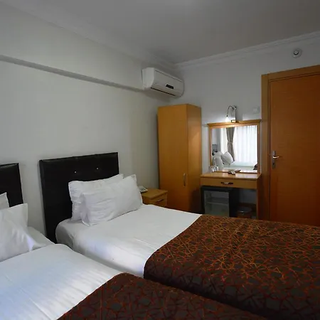 Palace Point 2*