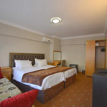 Palace Point Hotel