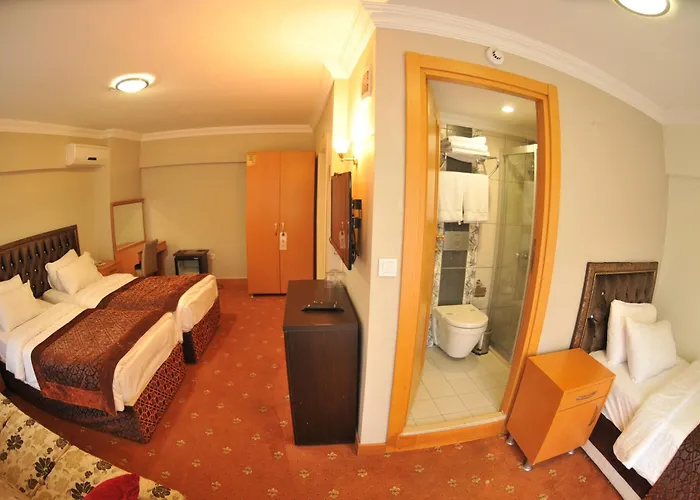 Palace Point Отель