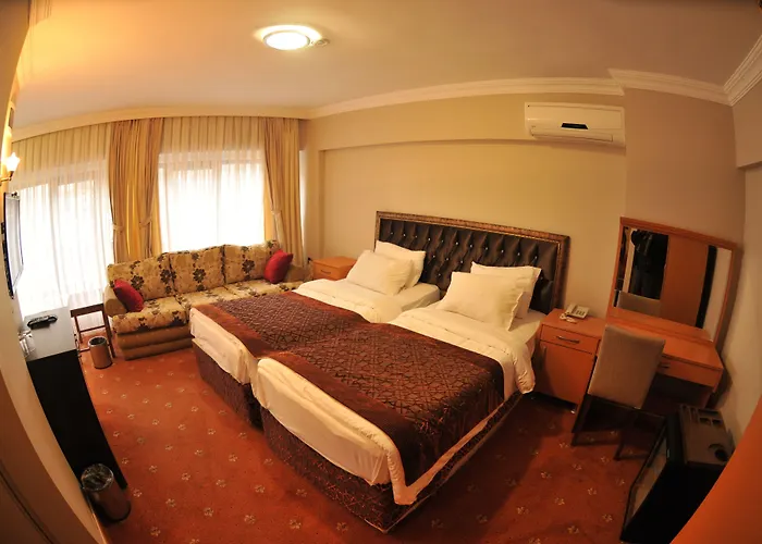 Palace Point Отель